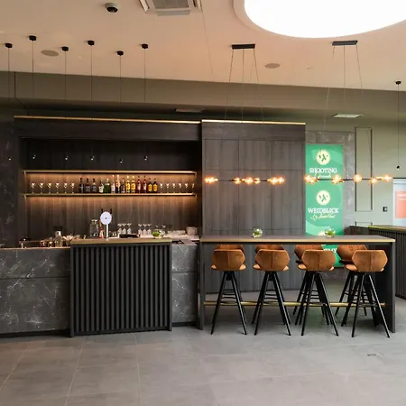 Target World Hunter's Hotel *